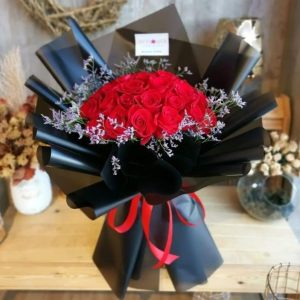 Red rose bouquet black cover